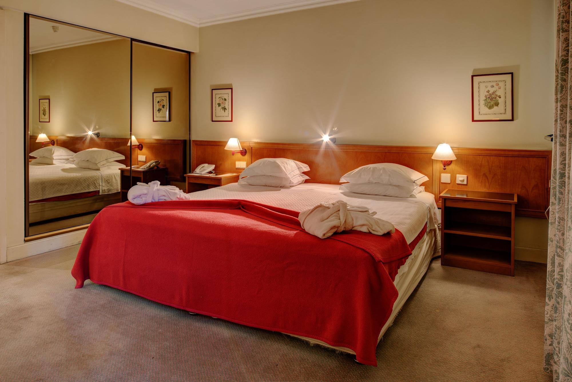 Cama de 2x2 metros. - Picture of Exe Budapest Center - Tripadvisor